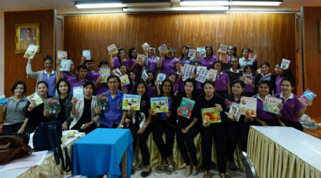 1. บรรณารักษ์ฯ ม.ราชภัฏกำแพงเพชร จัดหนัก.!! ช่วย กศน. จัดหนังสือห้องสมุดเฉลิมราชฯ